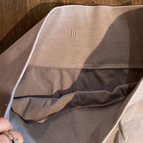 Lululemon Ebb & Flow Crop Seamless Heather
Gray Sz- 8 - Picture 11 of 11